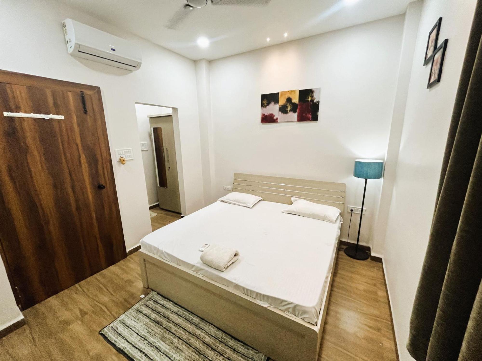 Shree Stay Inn Luxe' Holiday Home 우자인 외부 사진