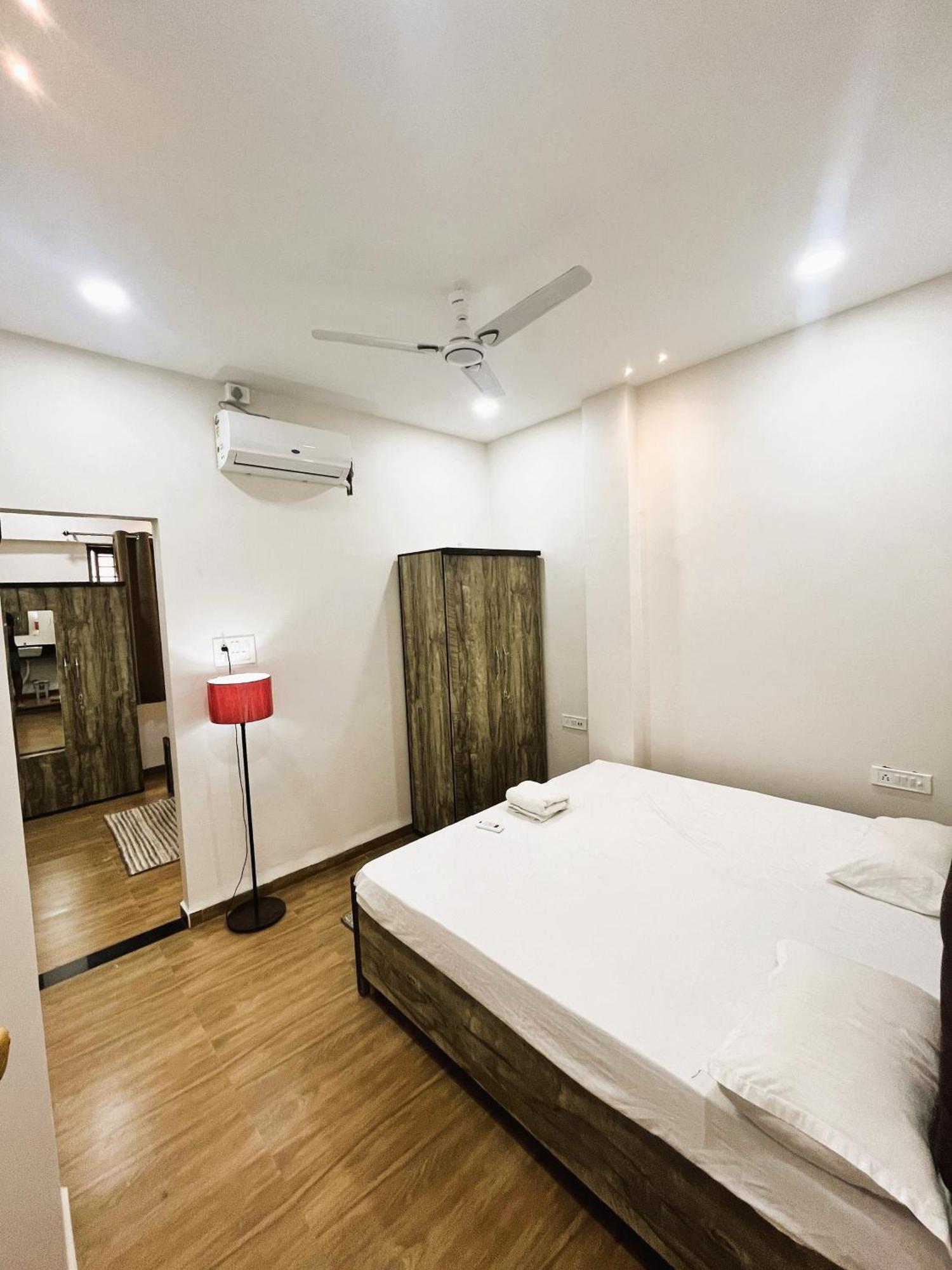 Shree Stay Inn Luxe' Holiday Home 우자인 외부 사진
