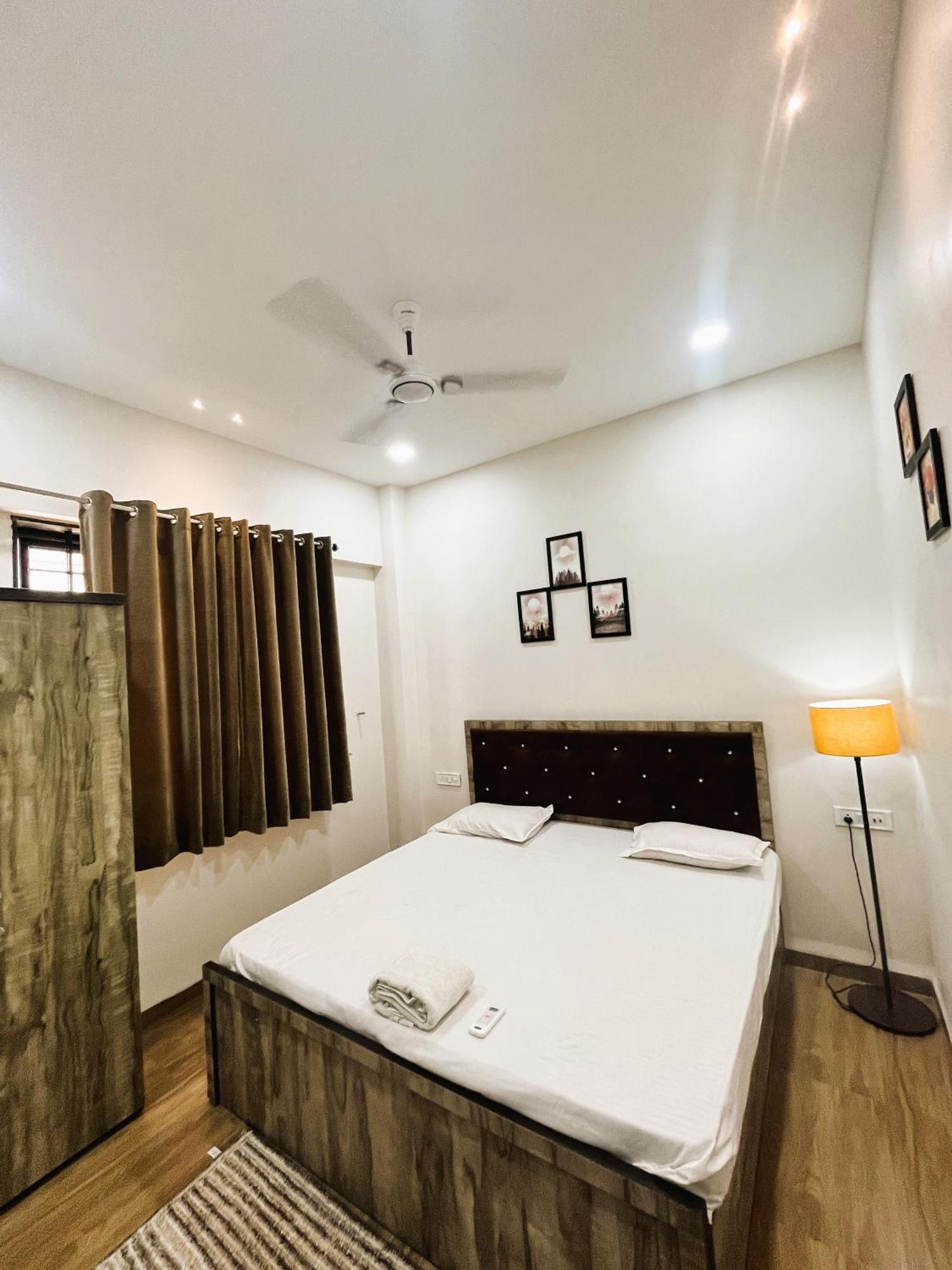 Shree Stay Inn Luxe' Holiday Home 우자인 외부 사진
