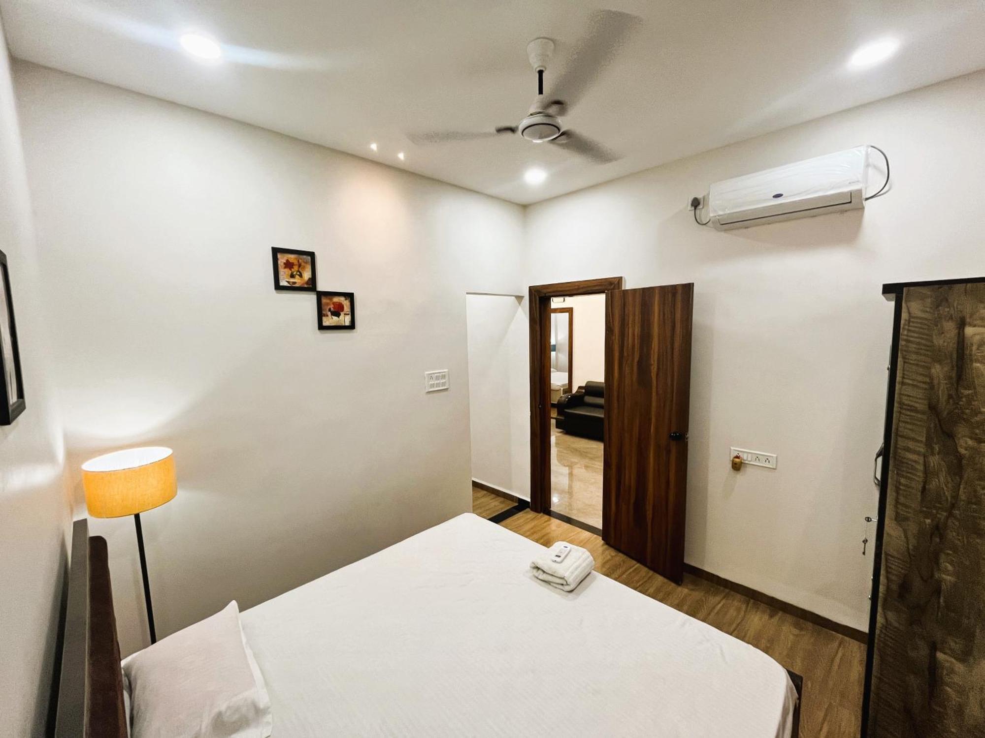 Shree Stay Inn Luxe' Holiday Home 우자인 외부 사진